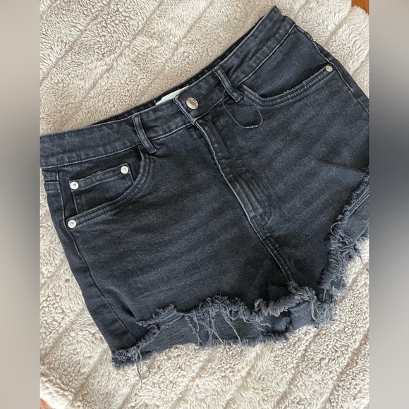 Zara Denim Shorts Black Jean Cutoffs Frey Hem Distressed High Waist SZ: 8 - Picture 6 of 7